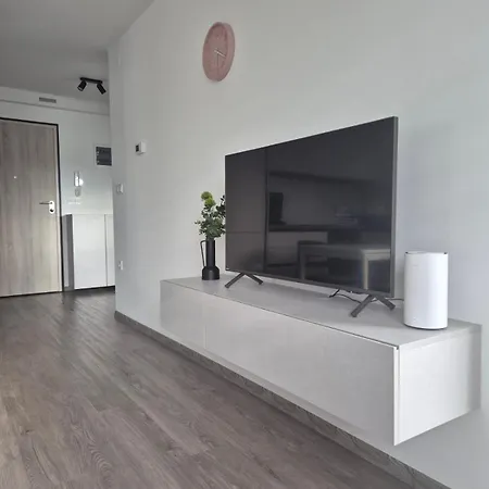 Mars E-4 Apartman Pula